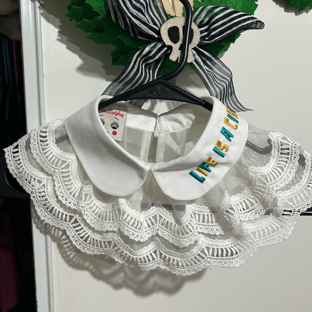 White Lace Collar